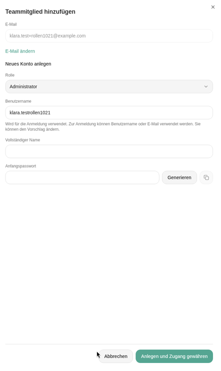 Seitenpanel Teammitglied hinzufügen mit Rolle, Benutzername und Anfangspasswort